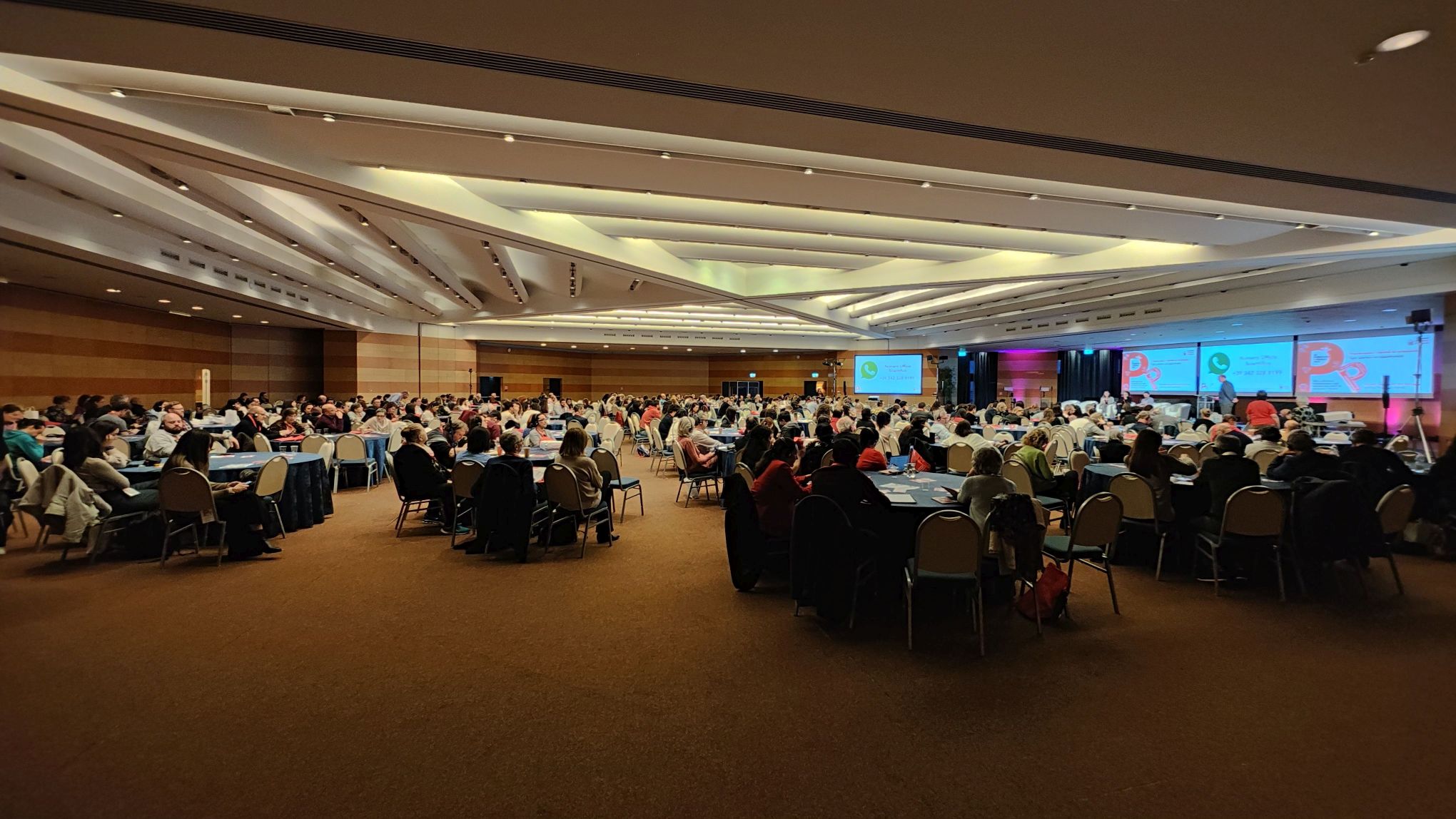 Incontri con pazienti, famiglie e ricercatori durante i tre giorni del congresso.